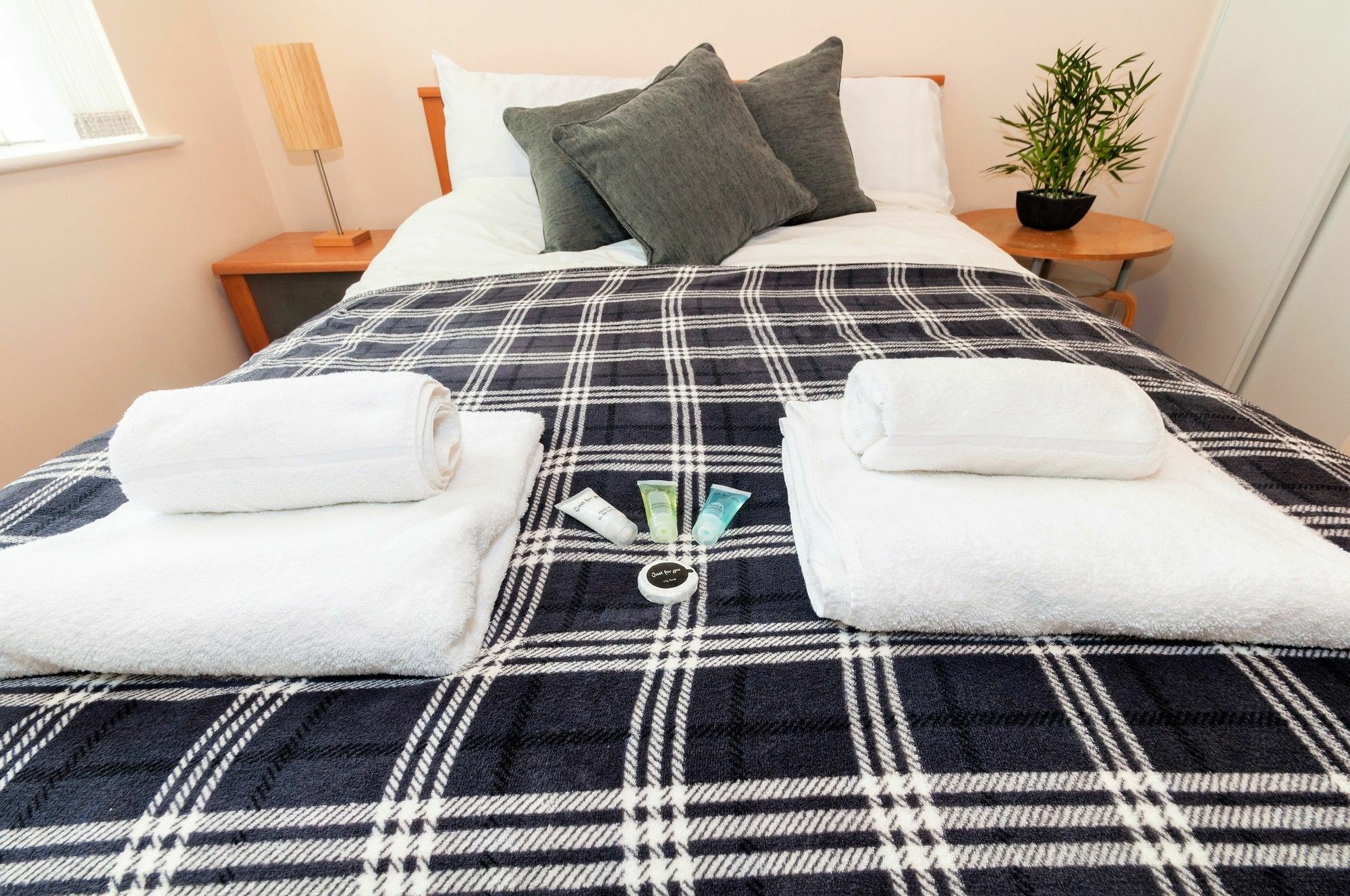 Greek Street Suites Лидс Экстерьер фото